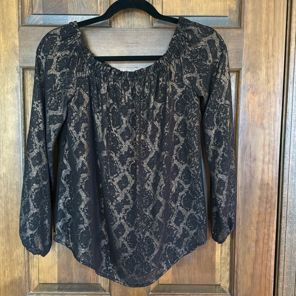Rock & Republic Off The Shoulder Black & Gold Top, XS